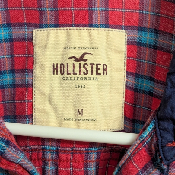 Hollister women's button down plaid shirt (size medium) - Picture 3 of 7
